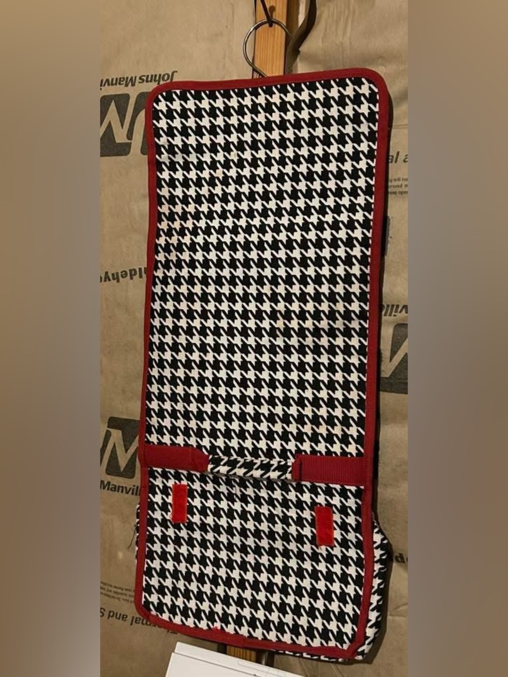 Houndstooth Hanging Organizer with Red Trim